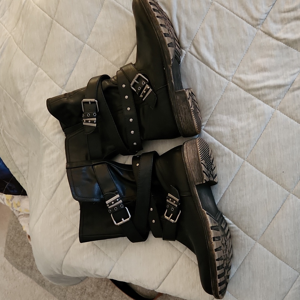 Kohls sz 9 womans mid calf black boots